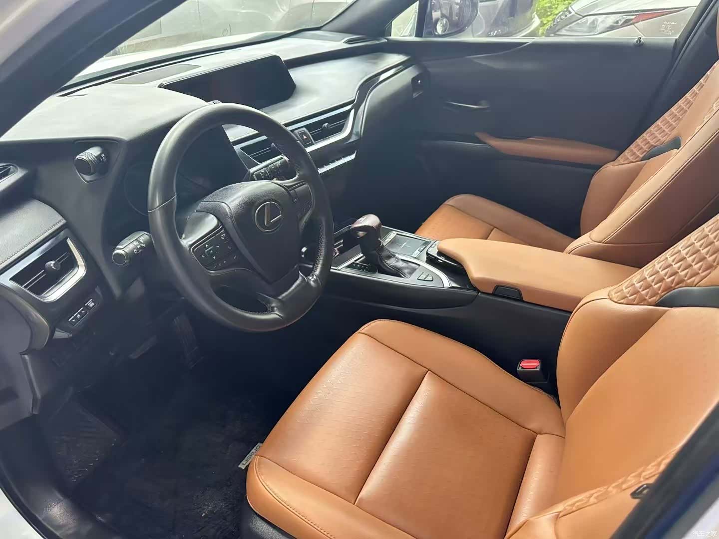 Lexus UX, 2021 4