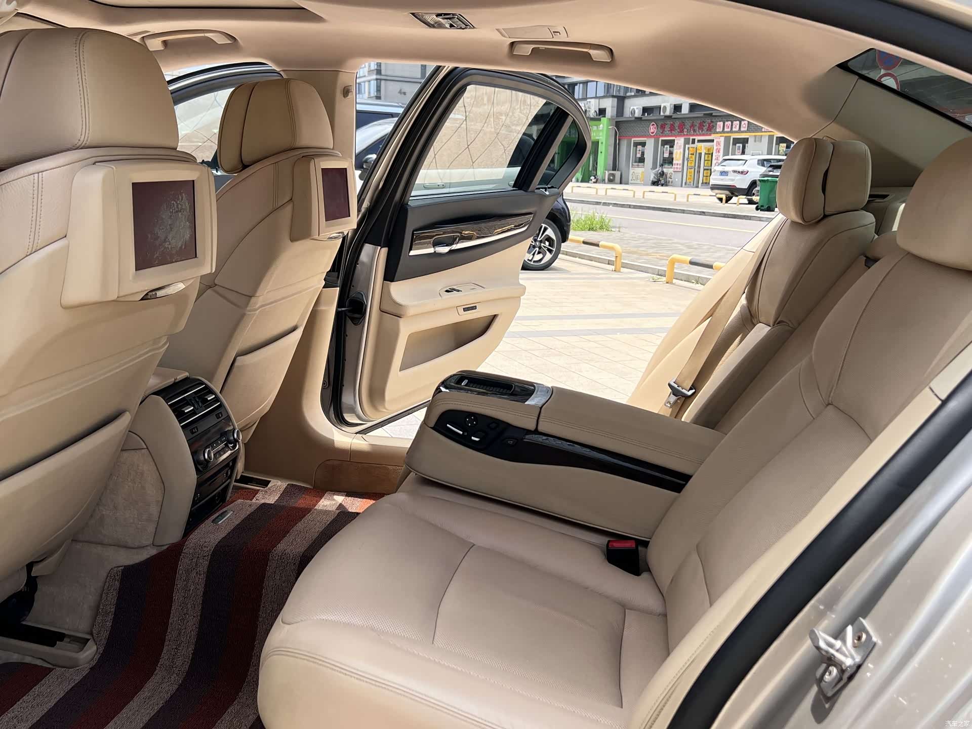 BMW 7 Series, 2010 8