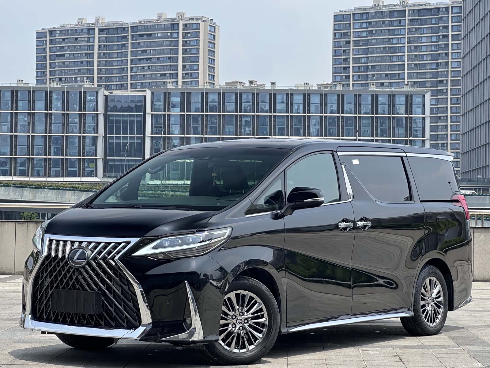 Toyota Vellfire, 2021 1