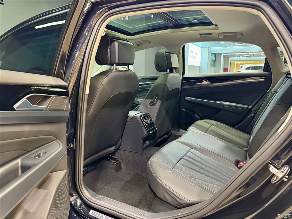 Volkswagen Passat, 2025 19