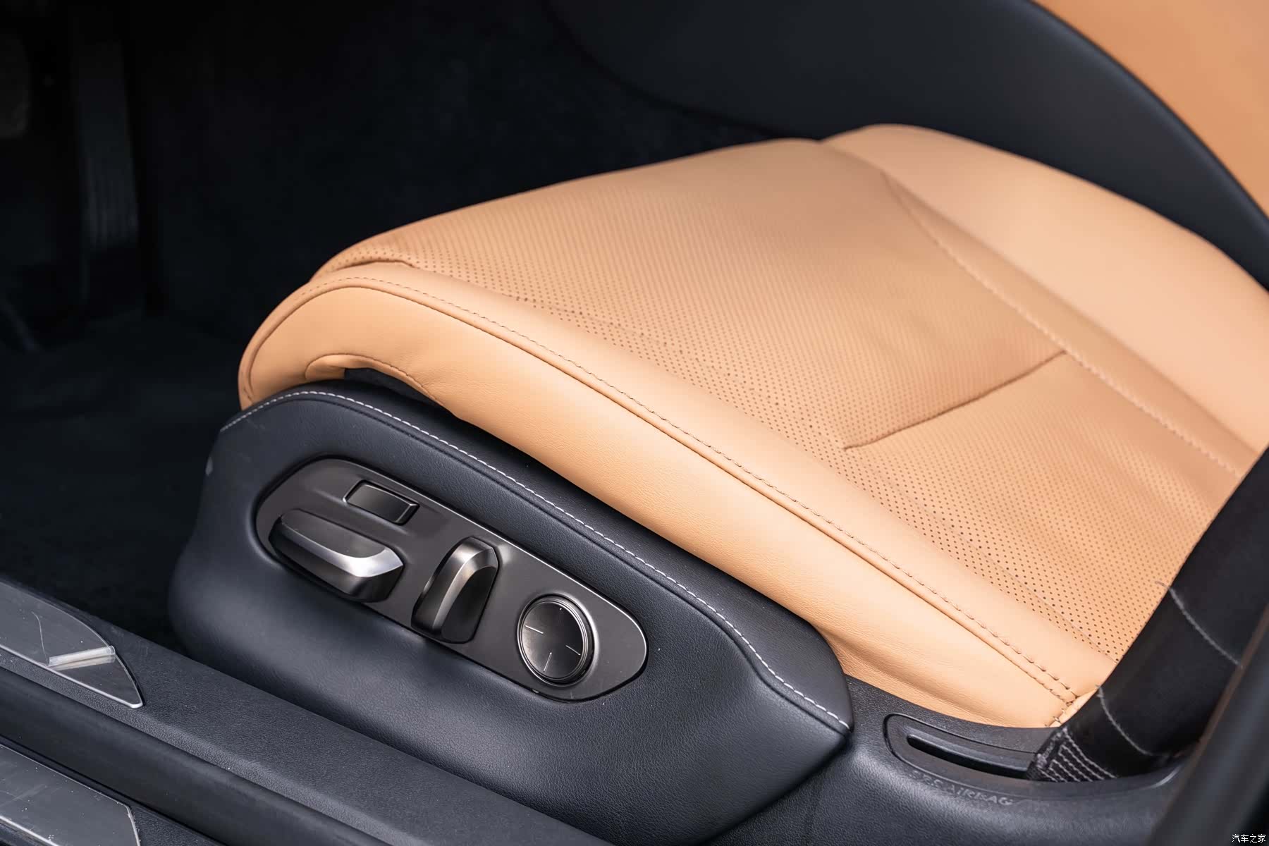 Lexus LS, 2023 22