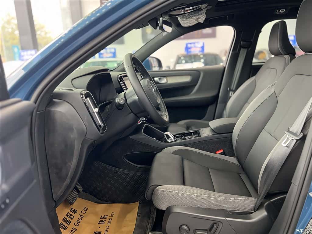 Volvo XC40, 2025 17