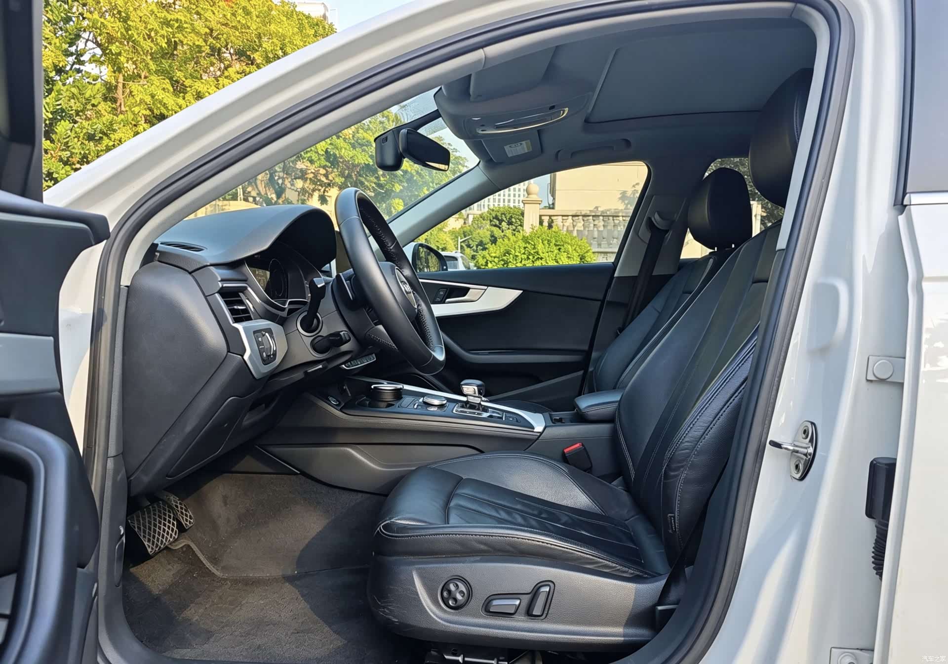Audi A4L, 2018 все фото