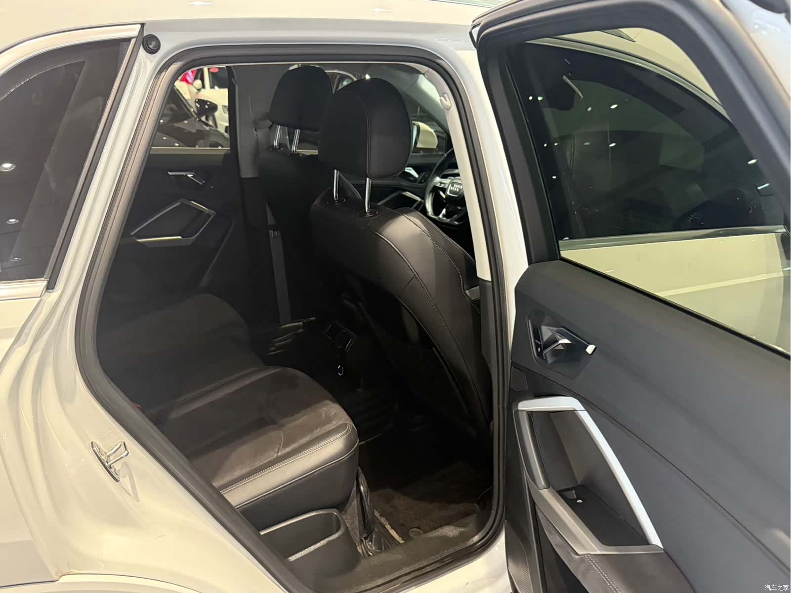 Audi Q3, 2022 10