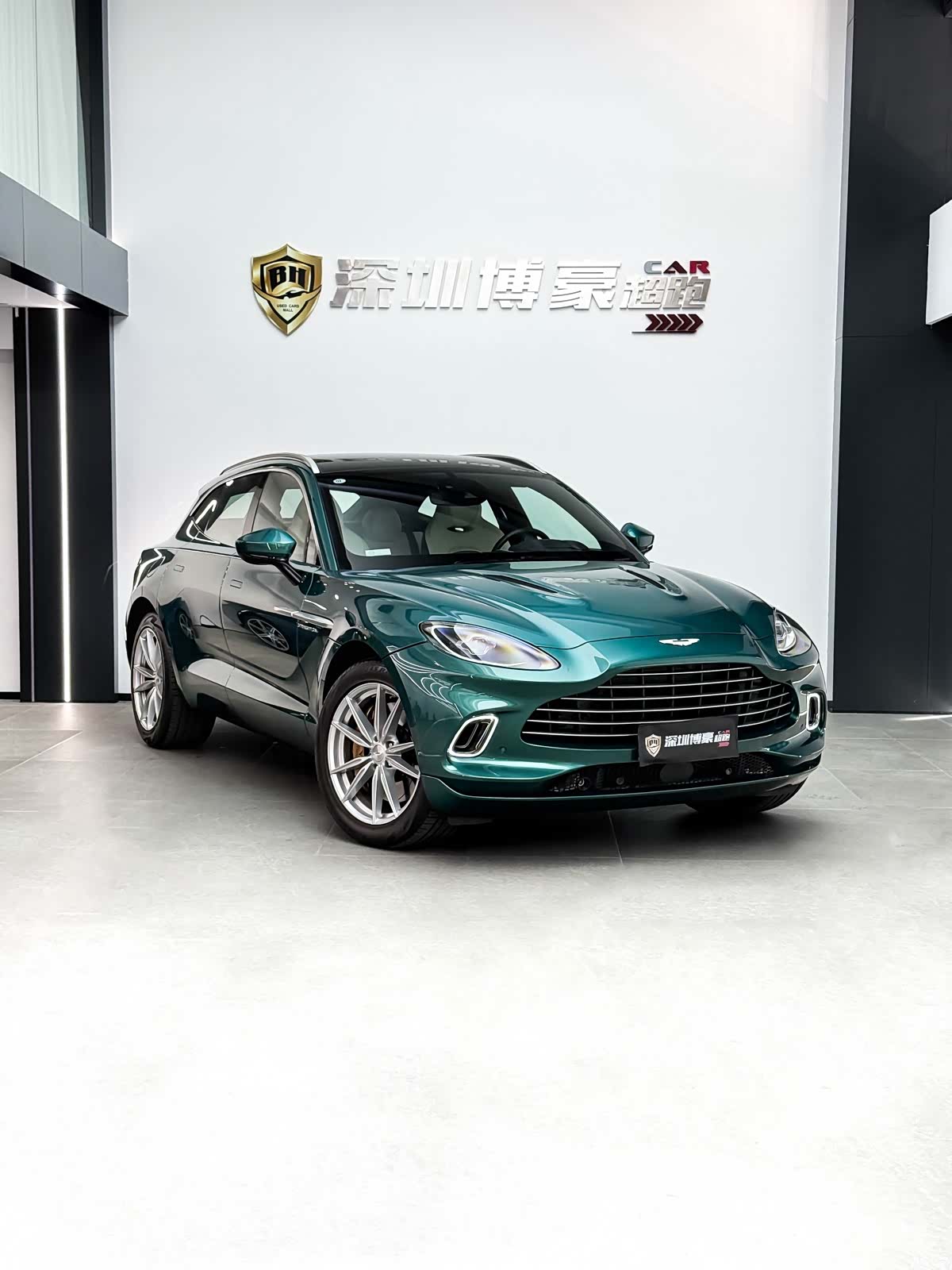 Aston Martin DBX, 2023 3