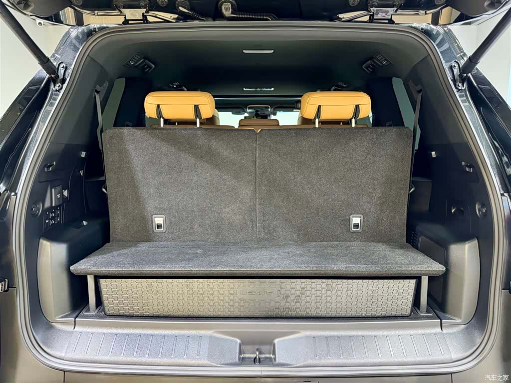 Lexus LX, 2025 11