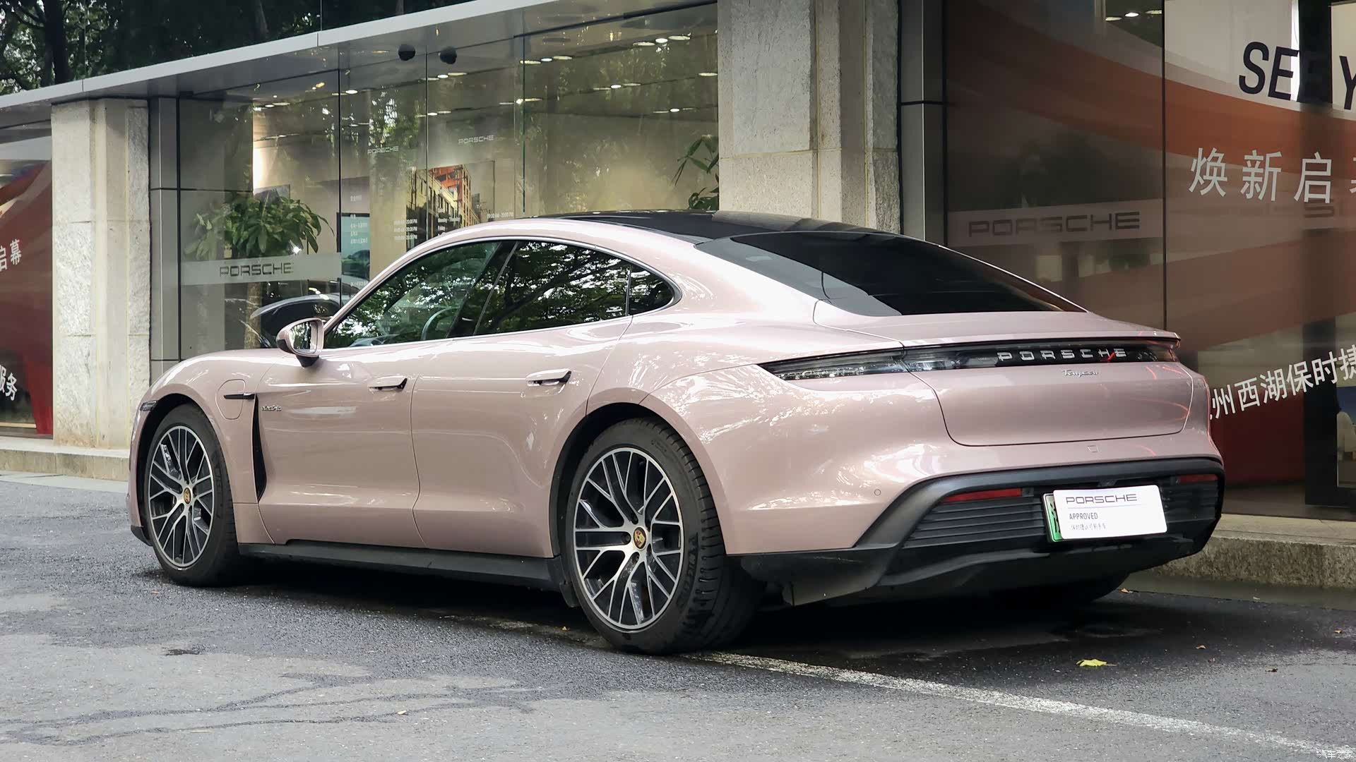 Porsche Taycan, 2023 4