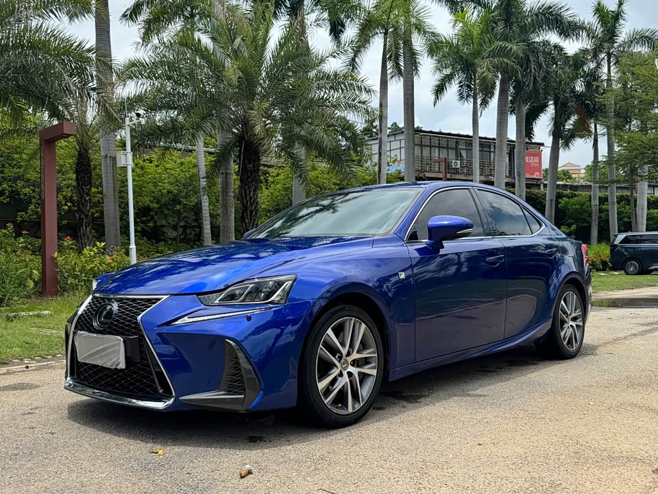 Lexus IS
