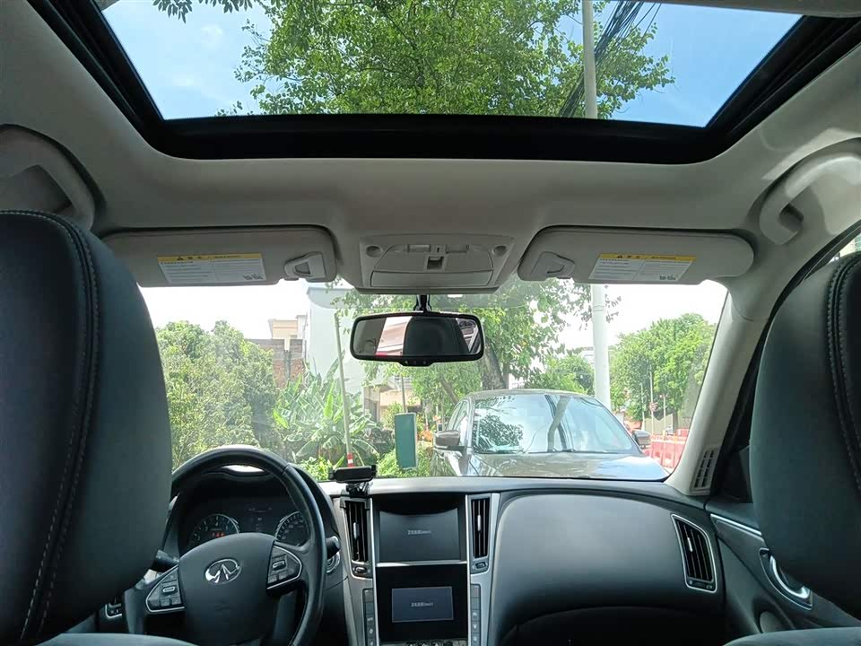Infiniti Q50L