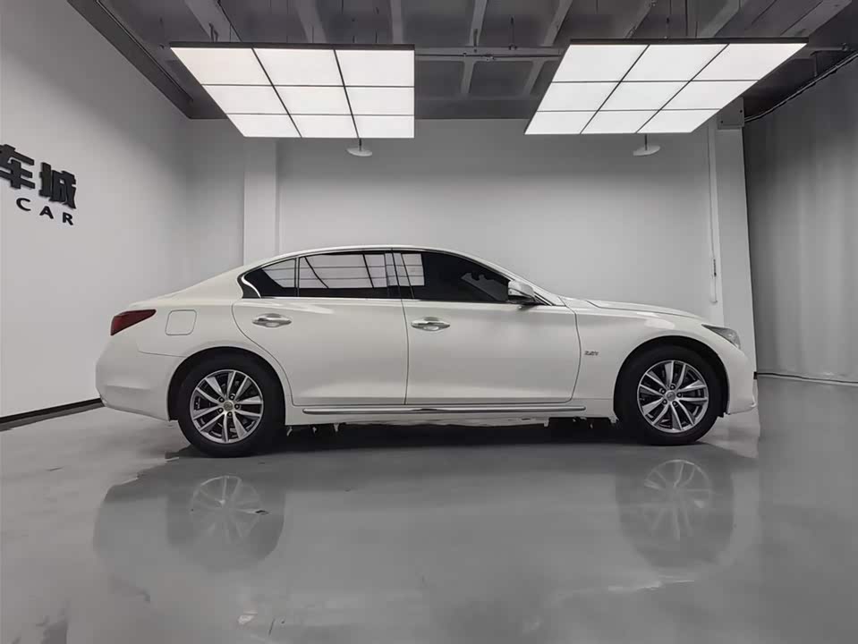 Infiniti Q50L