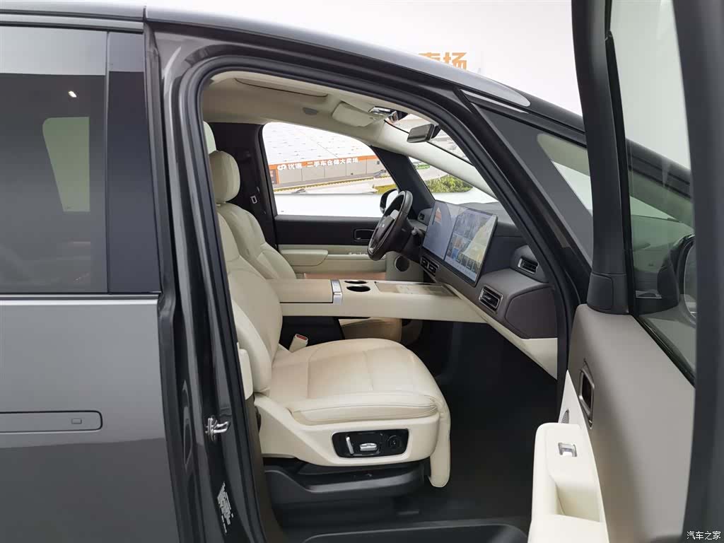 Li Auto MEGA, 2024 23