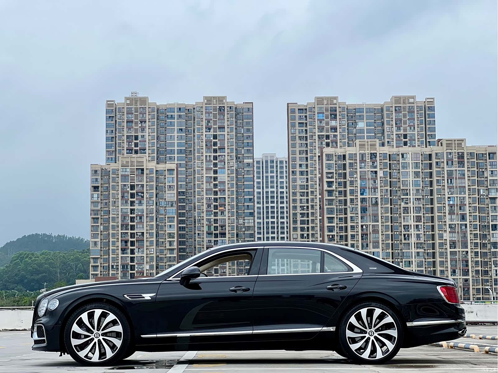 Bentley Flying Spur, 2025 12
