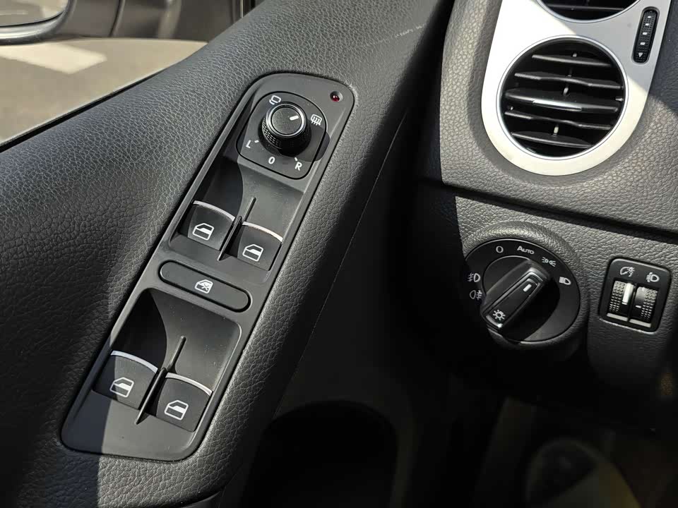 Volkswagen Tiguan Volkswagen Tiguan