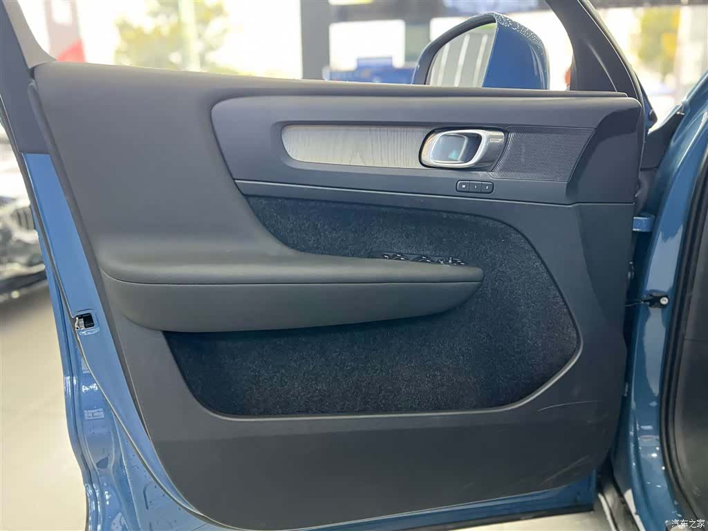 Volvo XC40, 2025 16