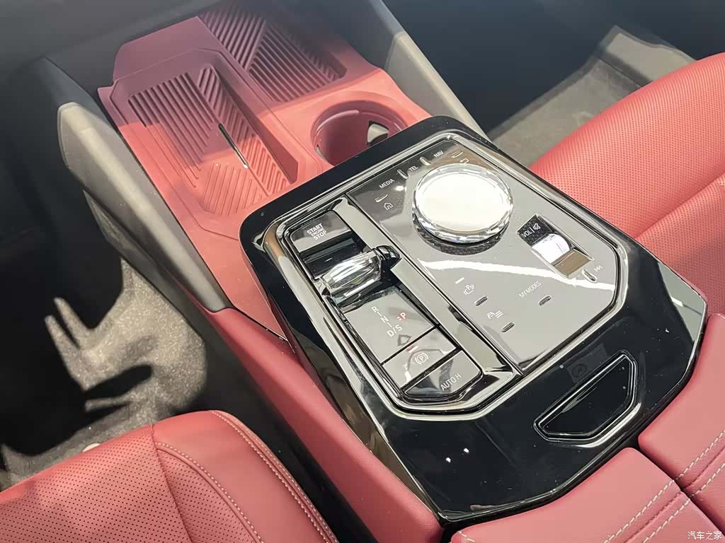 BMW 5 Series, 2025 12
