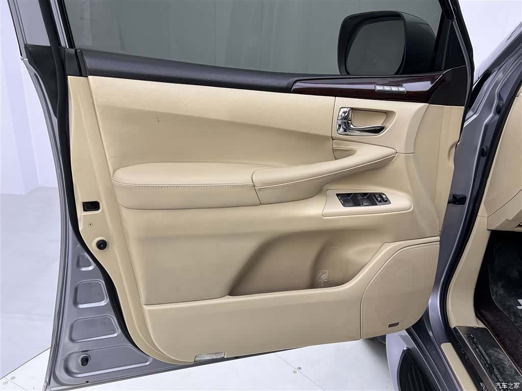 Lexus LX, 2008 25