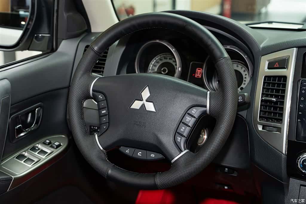 Mitsubishi Pajero, 2026 12