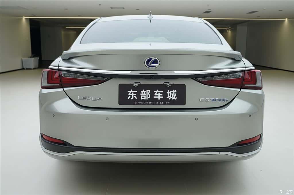Lexus ES, 2021 все фото