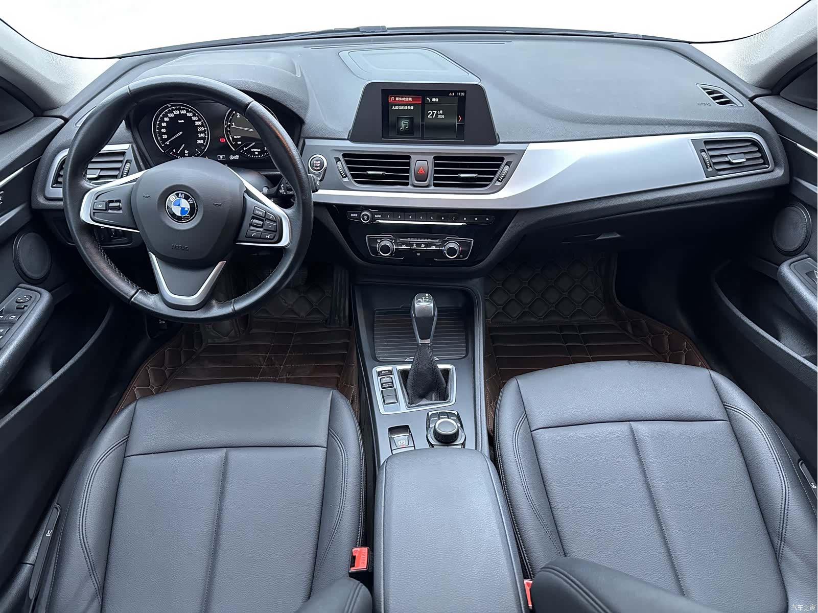 BMW 1 Series, 2019 все фото