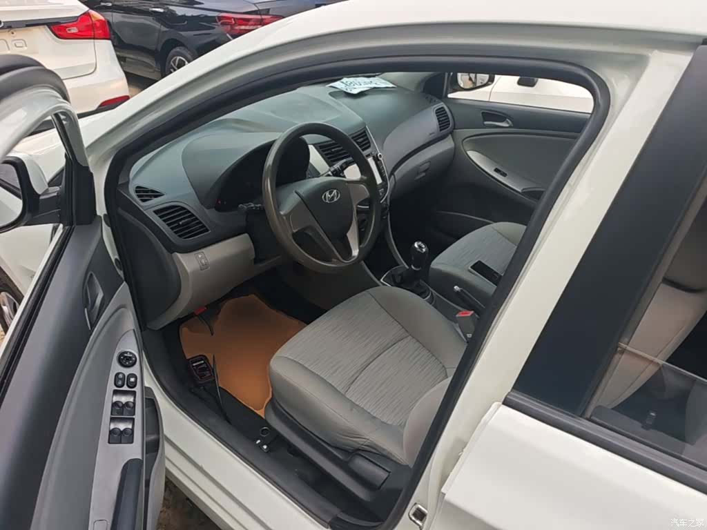 Hyundai GLS, 2015 15