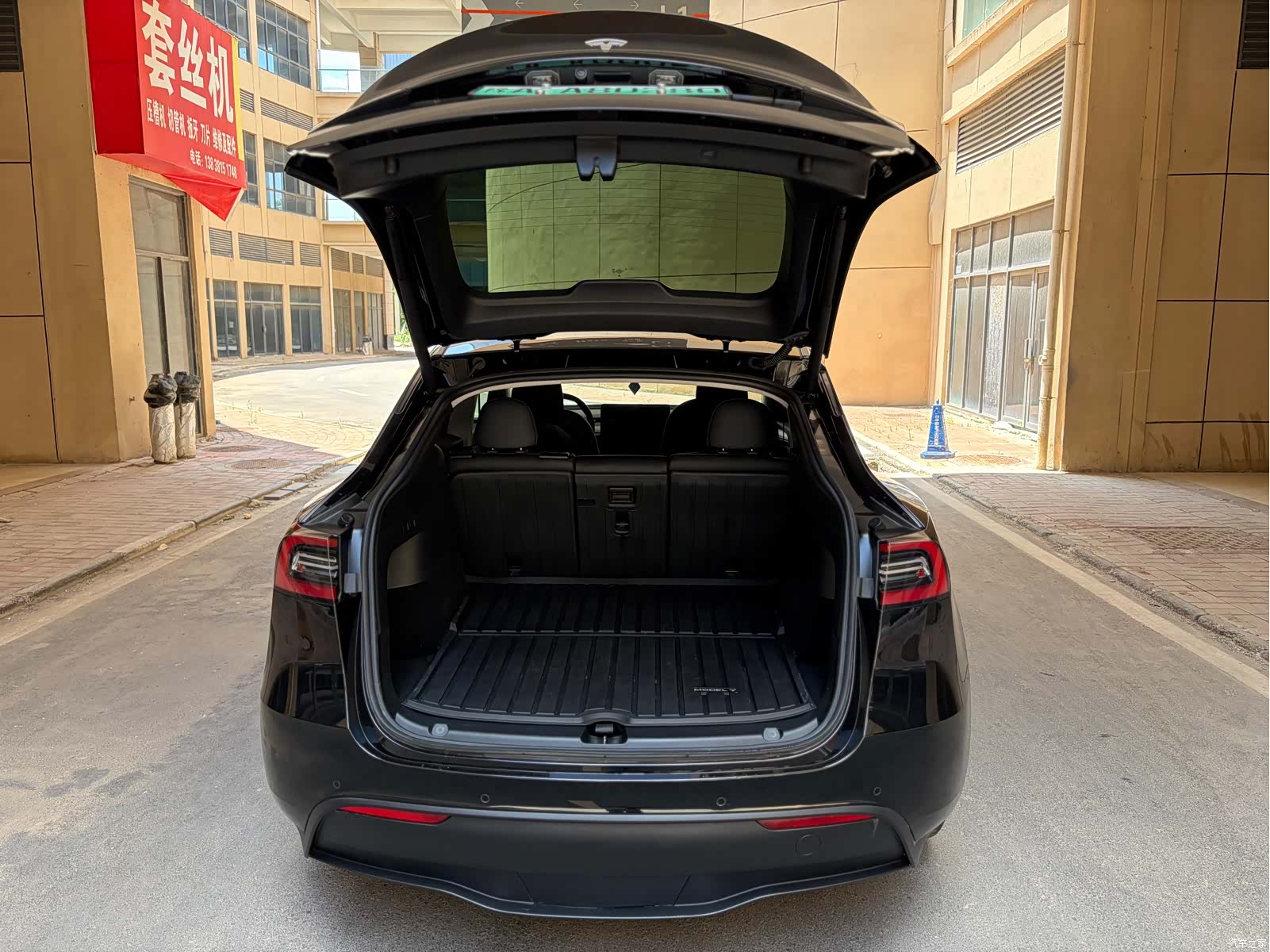 Tesla Model Y, 2023 14