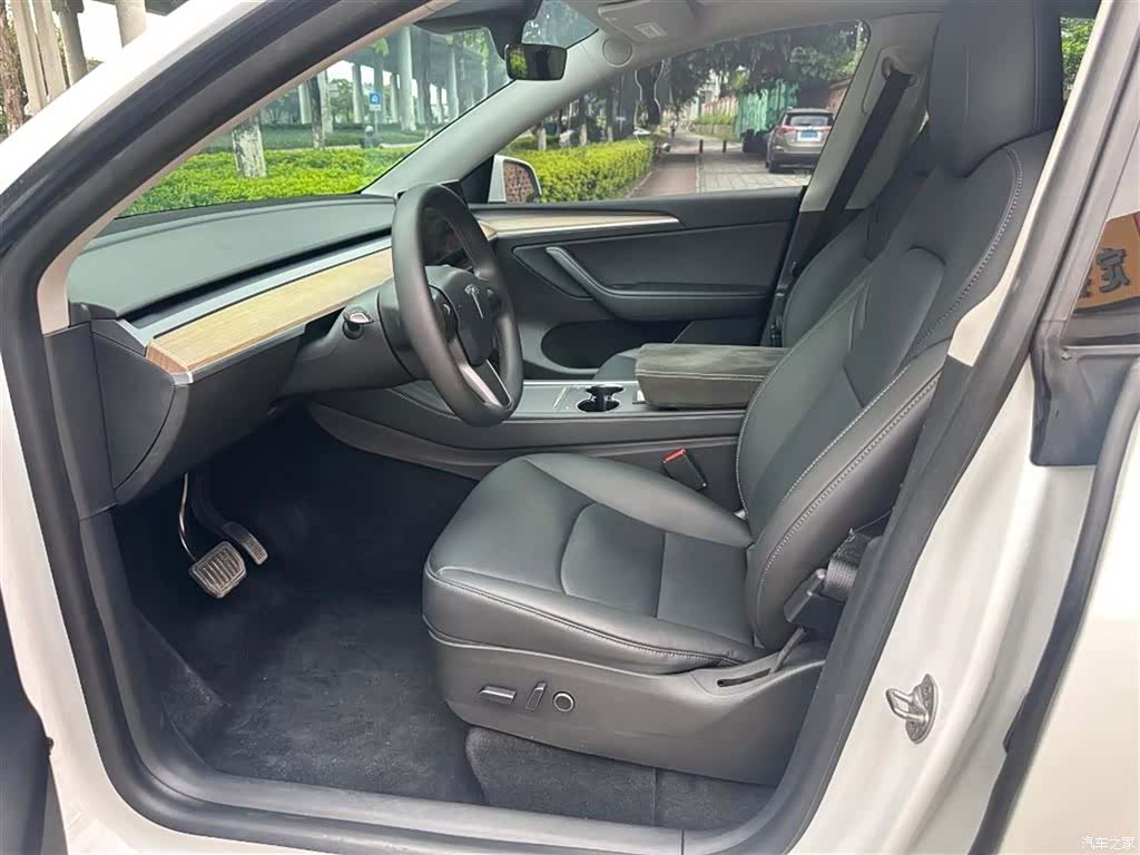 Tesla Model Y, 2021 4