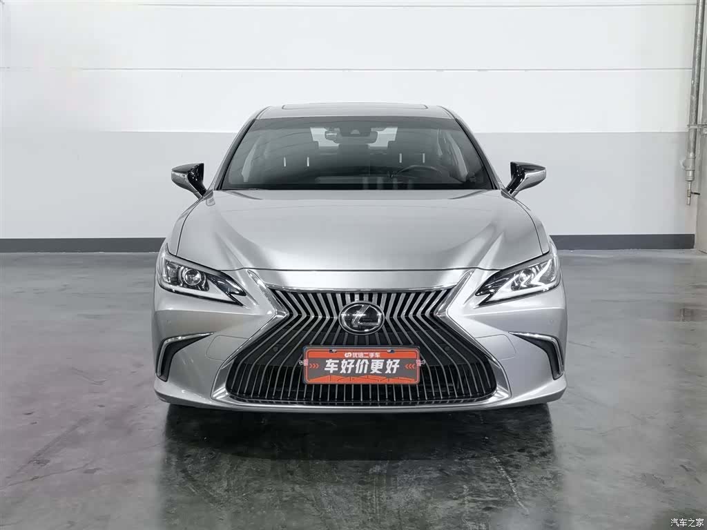 Lexus ES, 2019 3