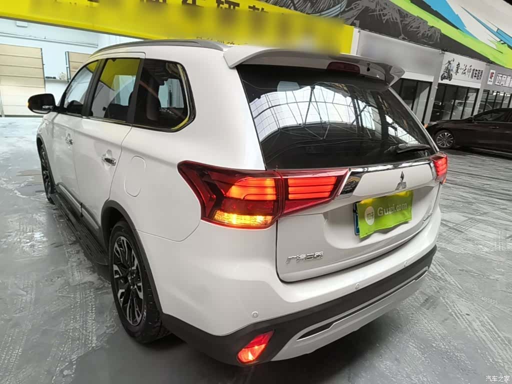 Mitsubishi Outlander, 2020 все фото