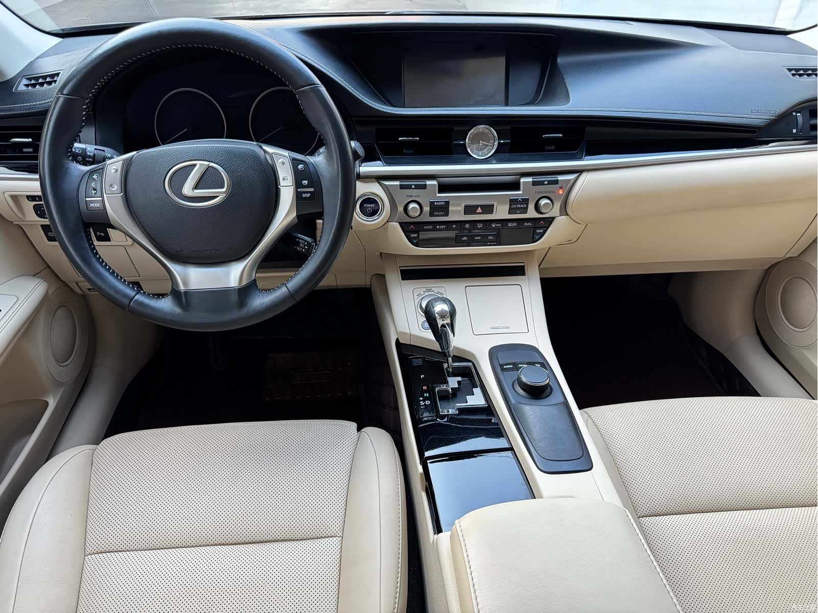 Lexus ES, 2015 8