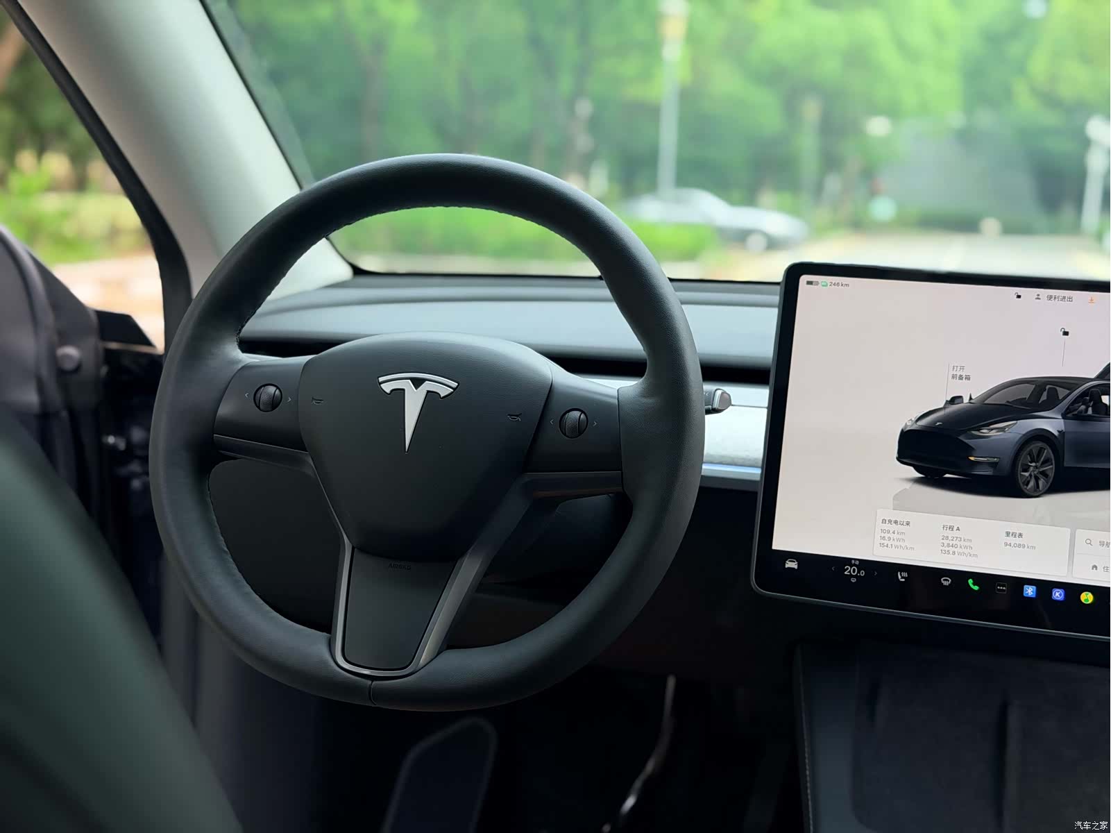 Tesla Model Y, 2024 16