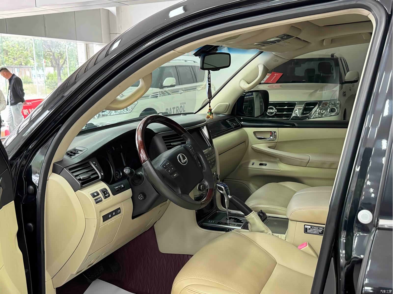 Lexus LX, 2010 6