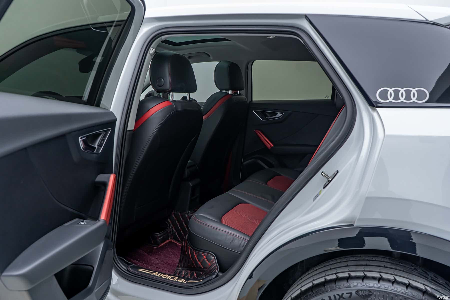 Audi Q2L, 2019 10