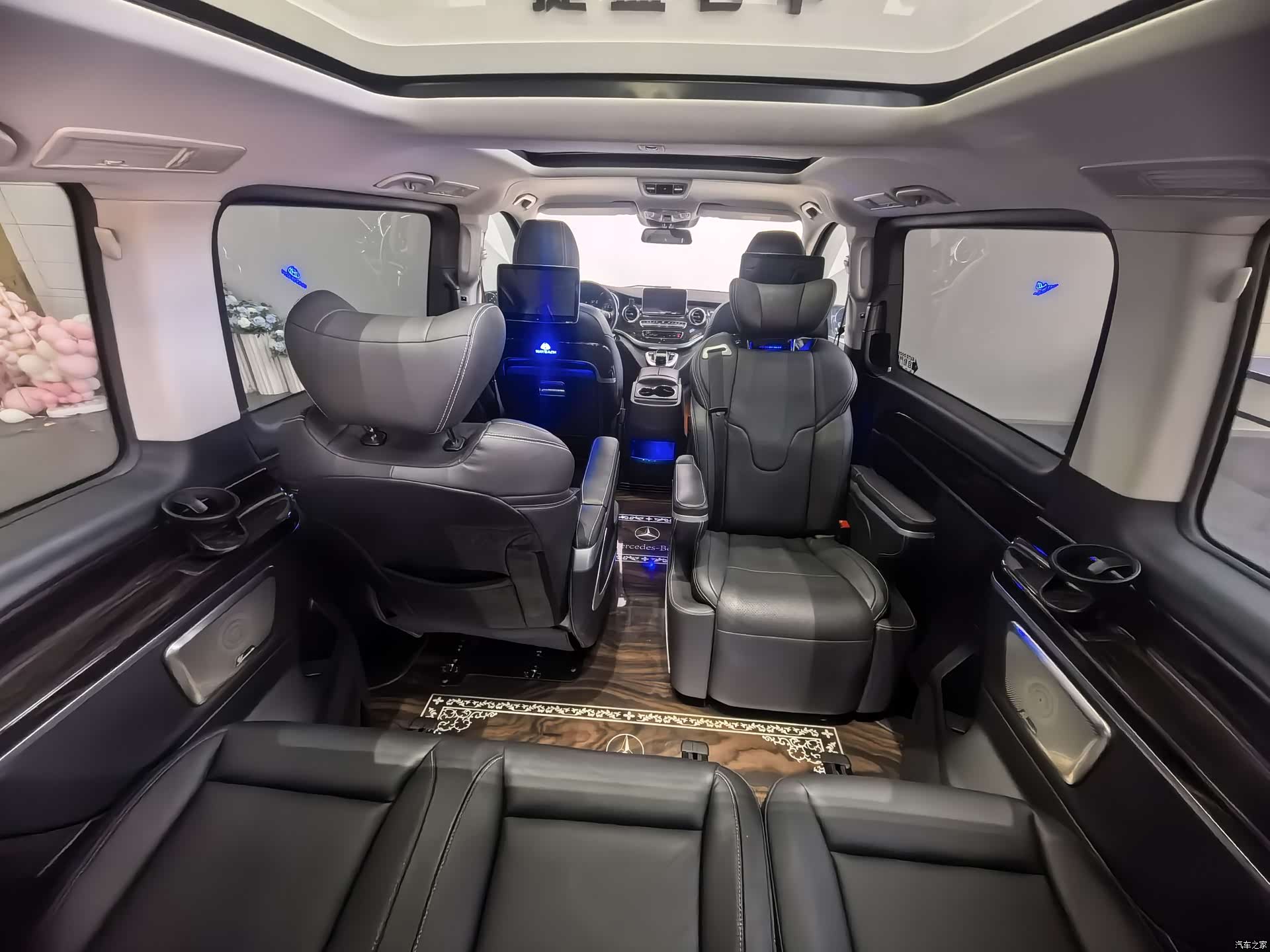 Mercedes-Benz V-Class, 2020 16