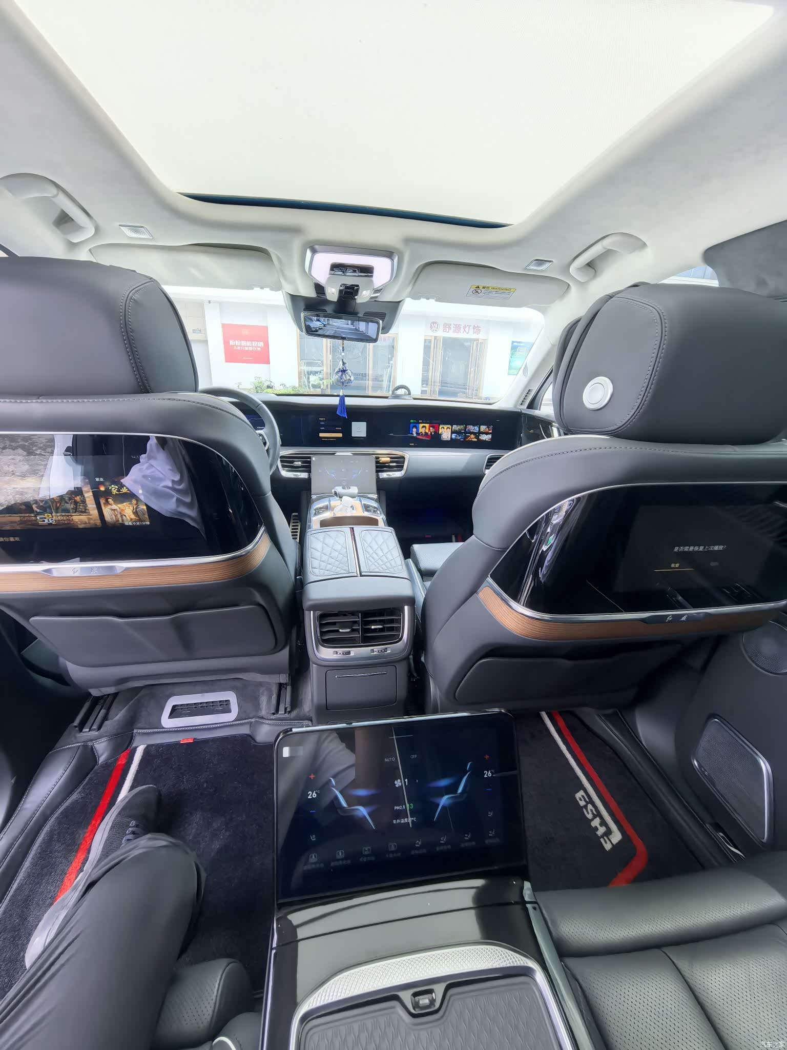 Hongqi E-HS9, 2022 10