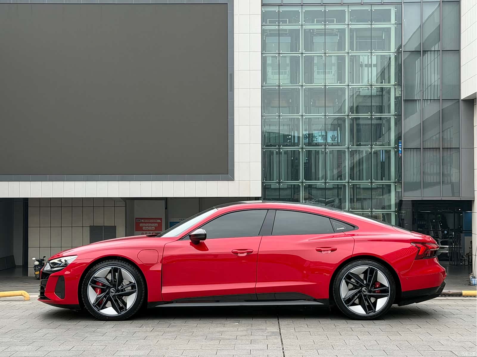 Audi e-tron, 2024 4