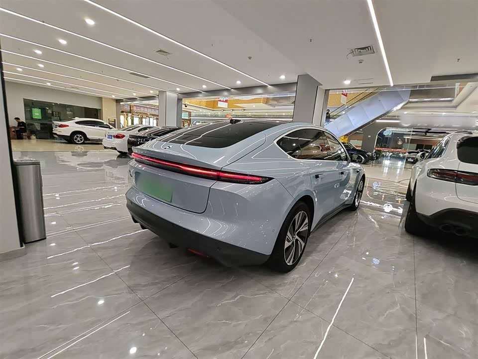 NIO ET5