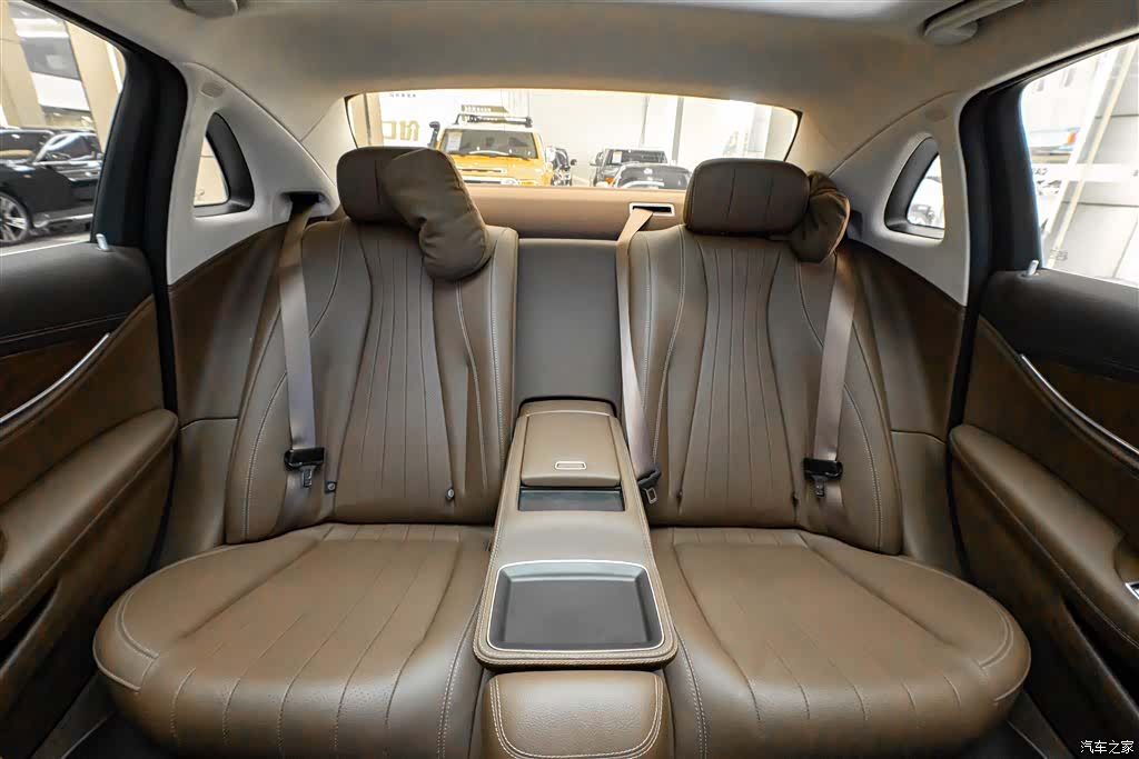 Mercedes-Benz E-Class, 2024 16