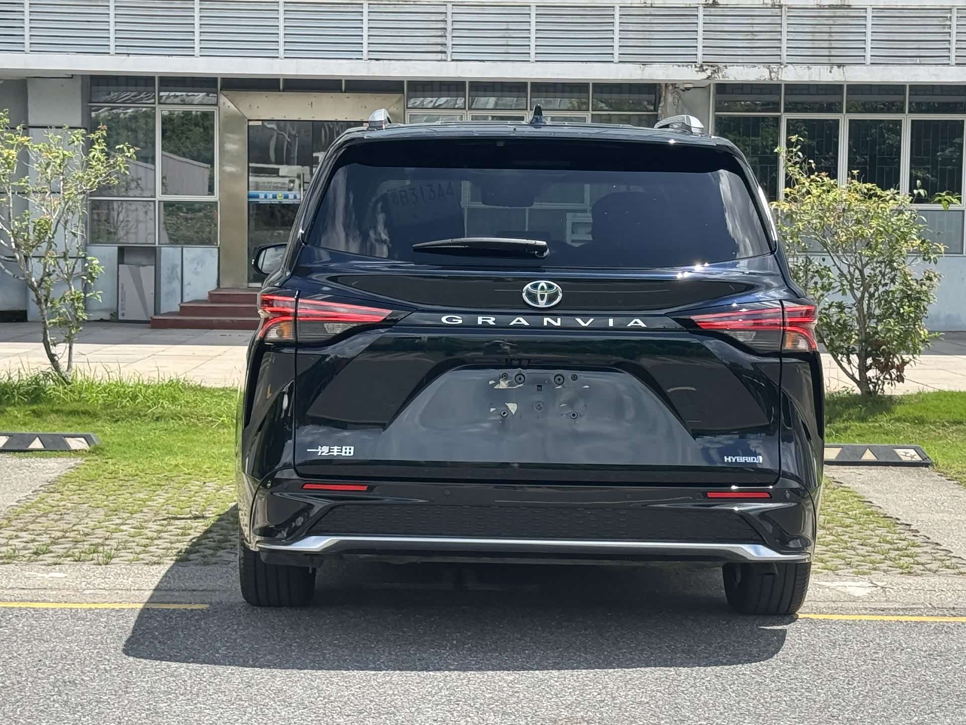 Toyota Granvia, 2023 20