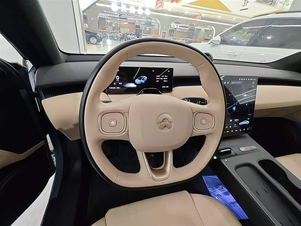 NIO ET5