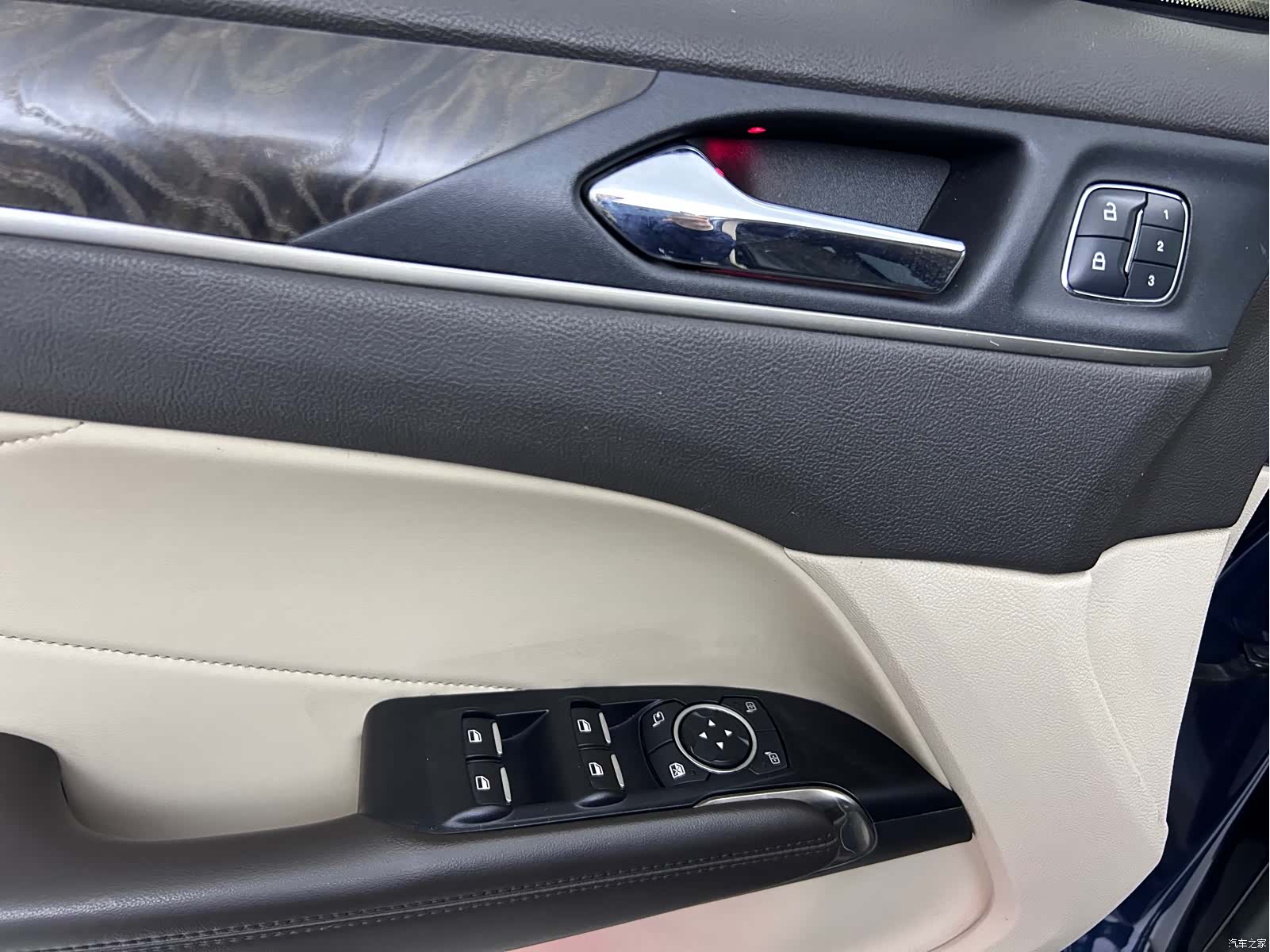 Lincoln MKC, 2017 12