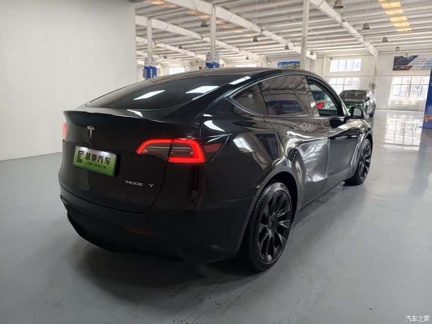 Tesla Model Y, 2023 4