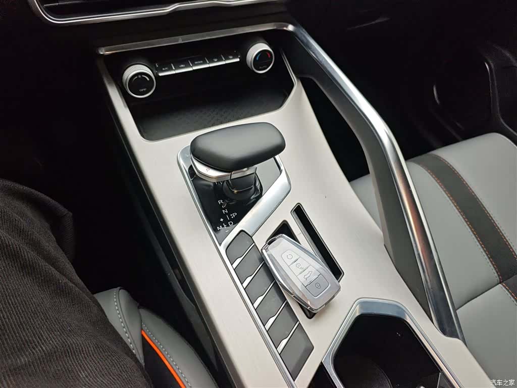 Geely Coolray, 2024 10