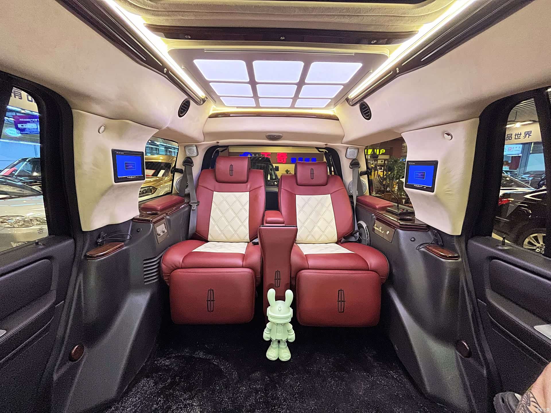 Lincoln Navigator, 2011 31