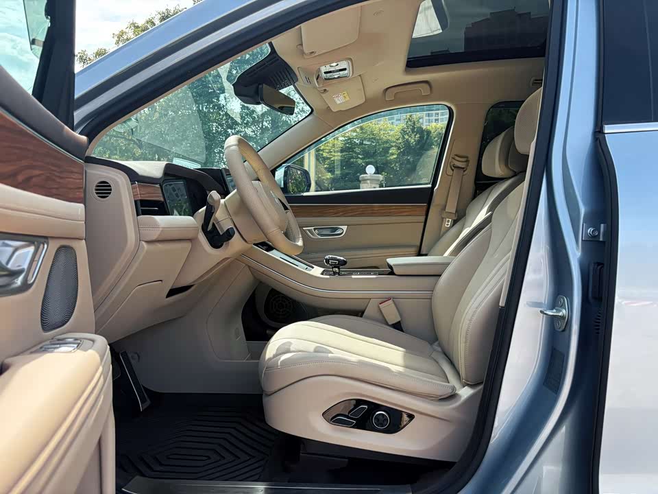 AITO Ask the world M7