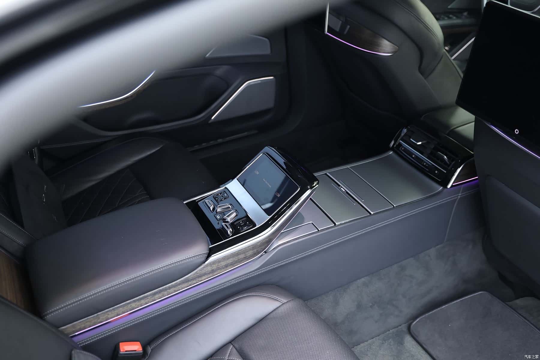 Audi A8L, 2022 18