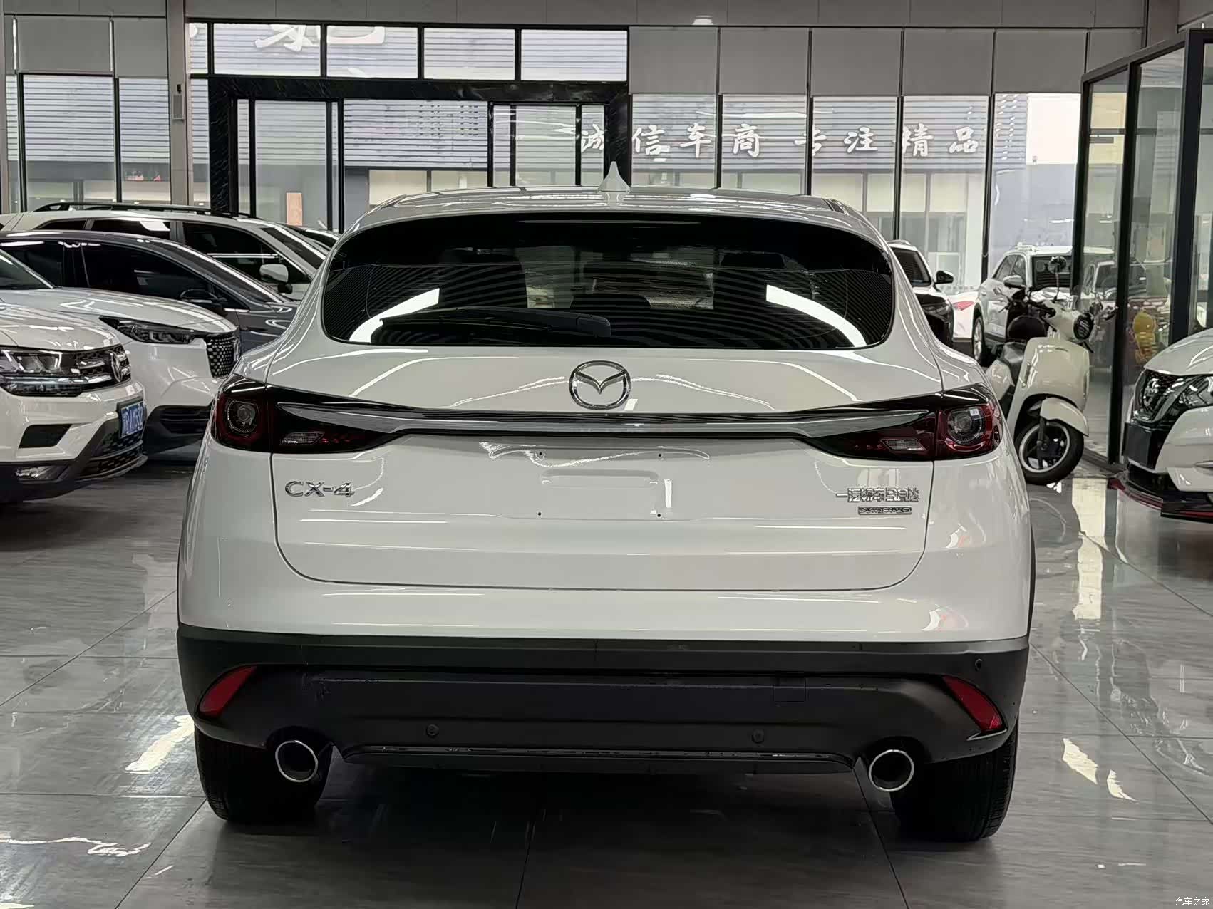 Mazda CX-4, 2023 10