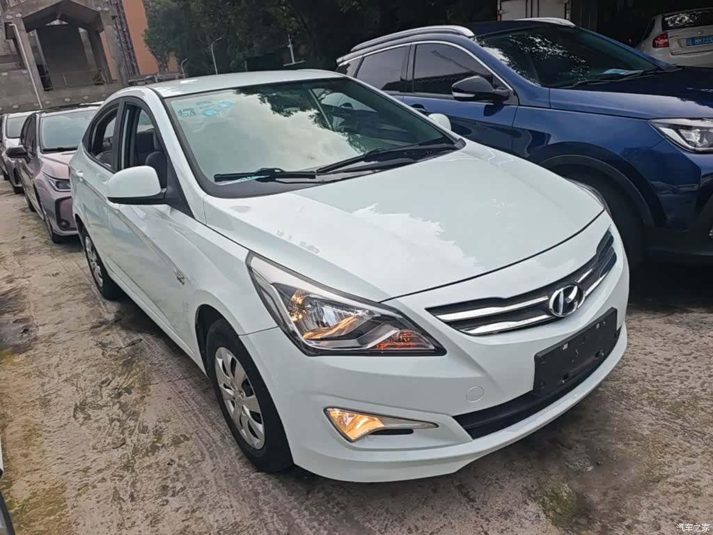 Hyundai GLS, 2015 4
