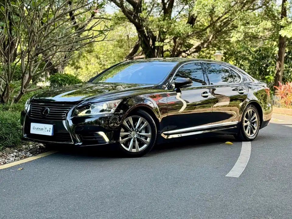 Lexus LS