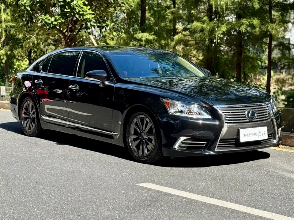 Lexus LS