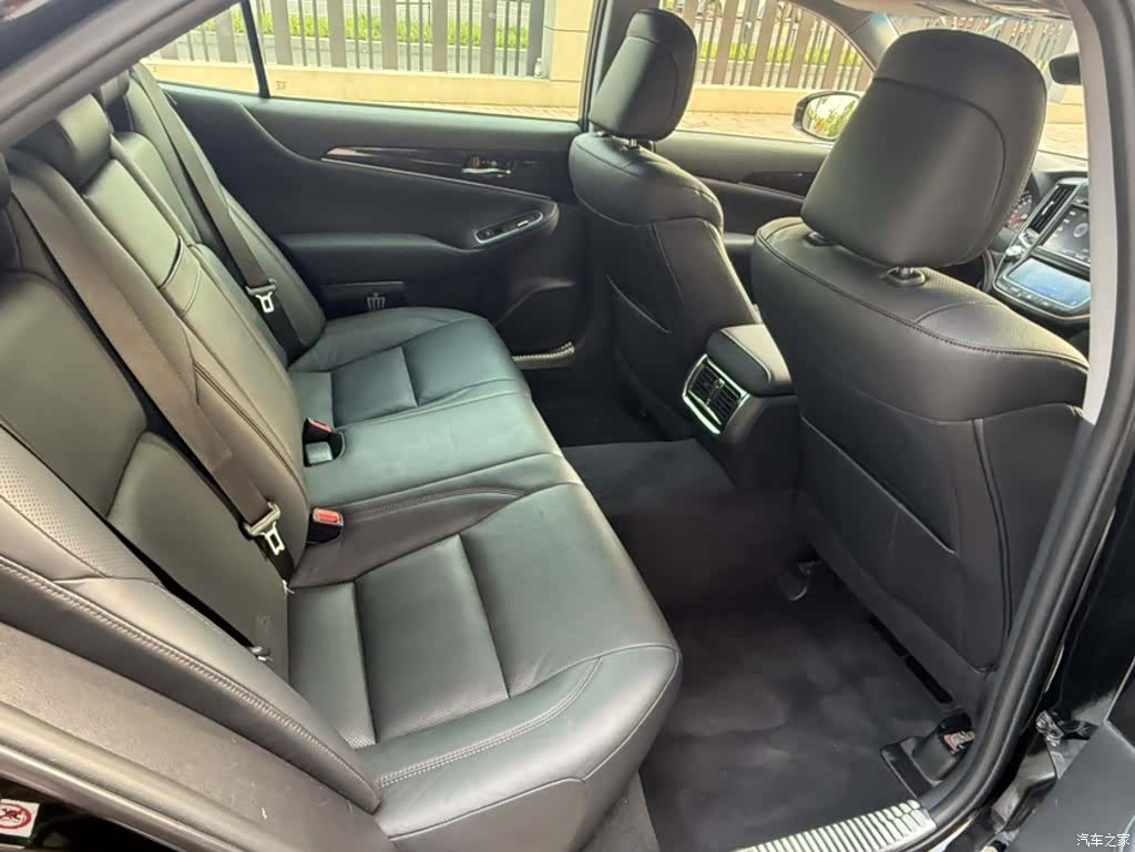 Toyota Crown, 2018 18